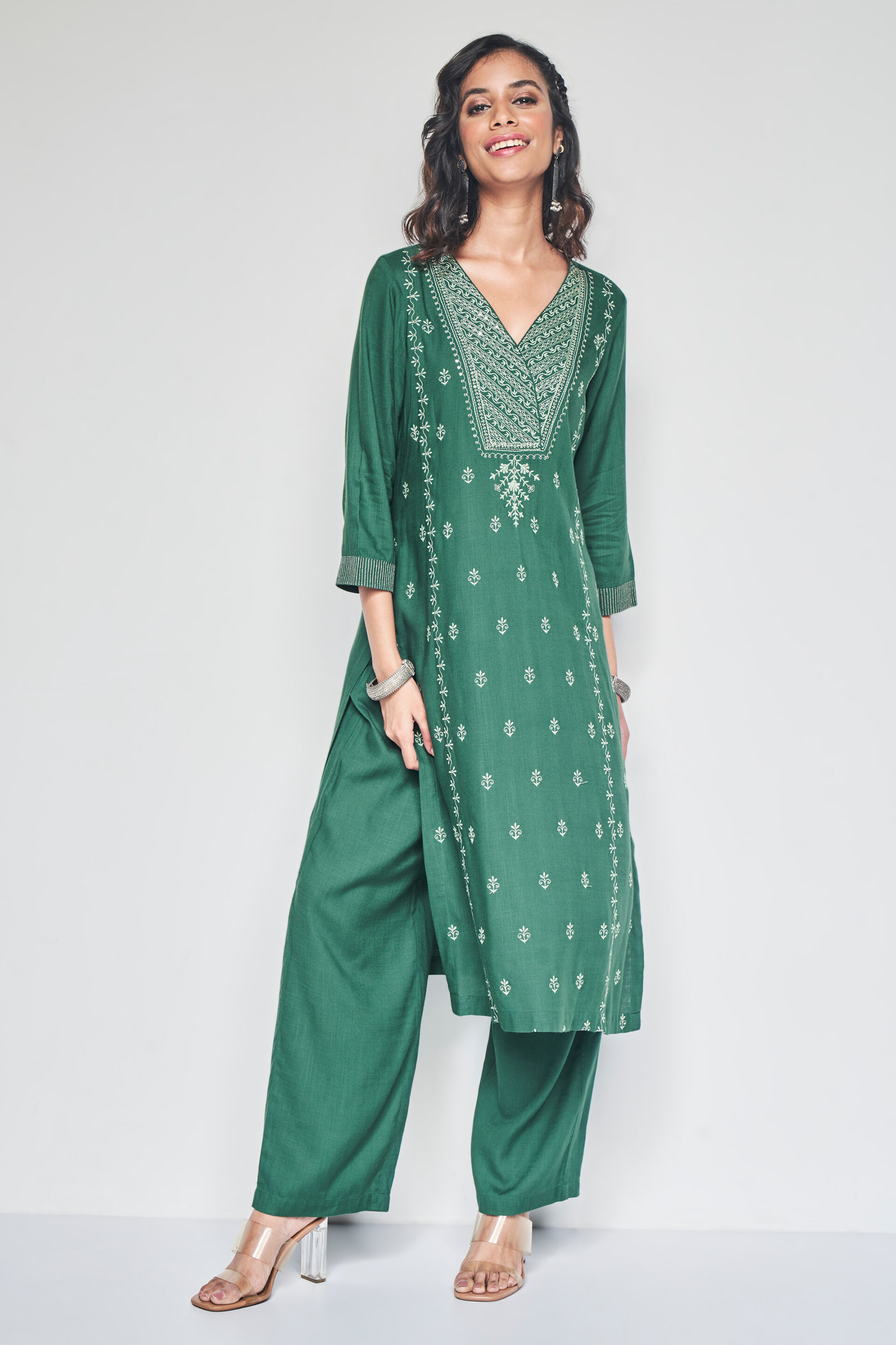 Buy our Dark Green Solid Straight Set 2 online from globaldesi.in SC FW23GM1622PRYS